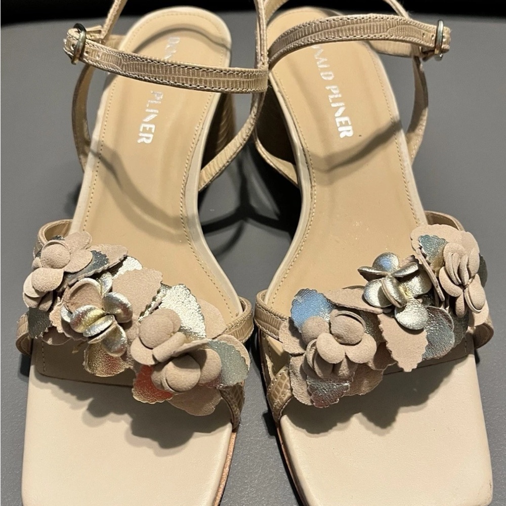 Donald J. Pliner Tan Floral Block Heel Sandals 8 M - Picture 4 of 9